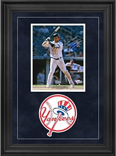 Gleyber Torres New York Yankees Deluxe Çerçeveli İmzalı 8 x 10 İsabet Fotoğrafı - İmzalı MLB Fotoğrafları